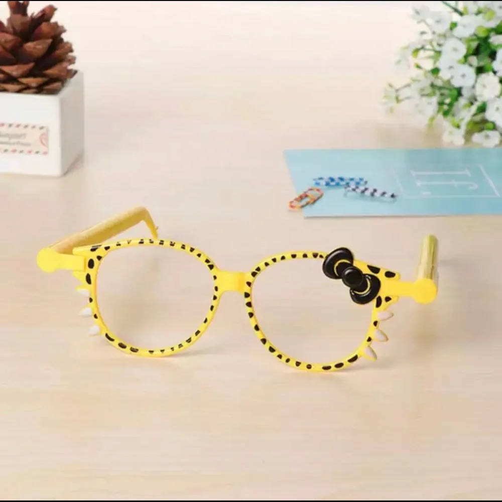 🍒🍒 2 Pairs Sunglasses (4) Pens